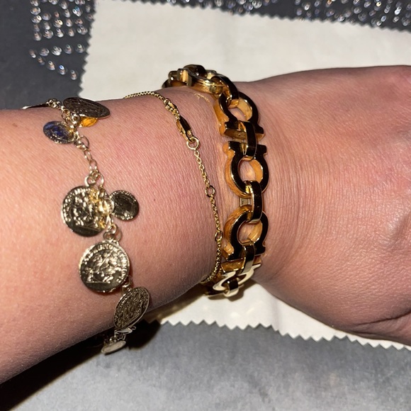 Preloved Salvatore Ferragamo bracelet great condition comes with dust only . - Picture 4 of 12